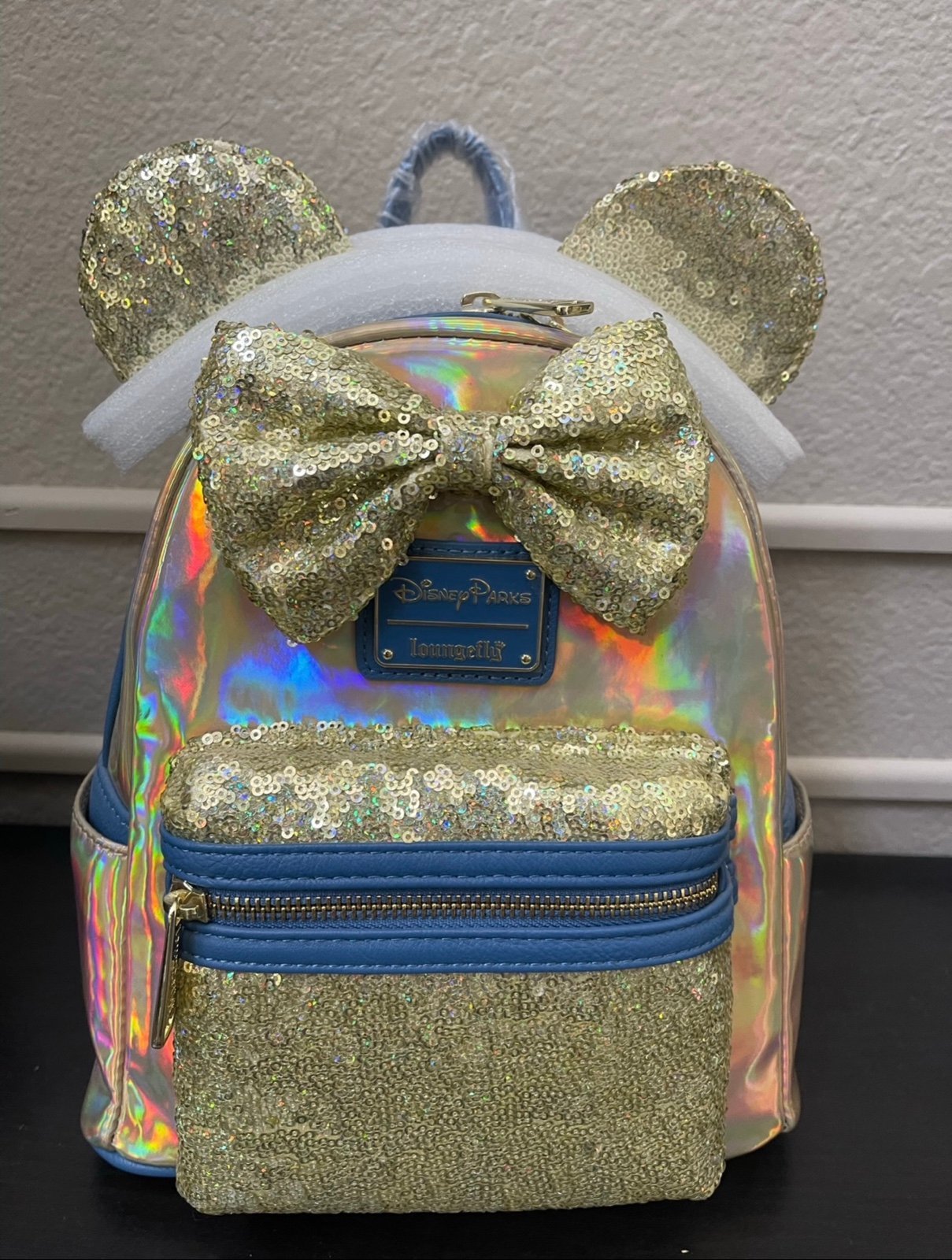 Loungefly Disney parks Loungefly - Minnie Mouse earidescent