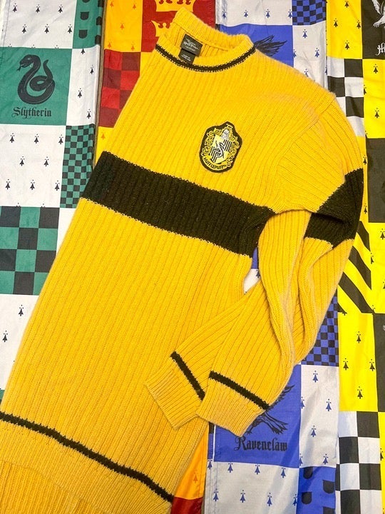 Universal Studios Harry Potter Hufflepuff House Quidditch Sweater ''XL''