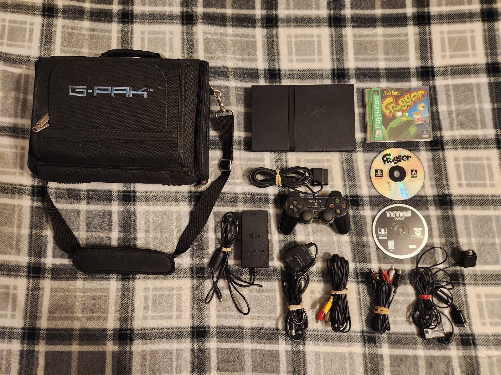 Sony PlayStation 2, PS2 Slim + Games & Carrying Case *READ*