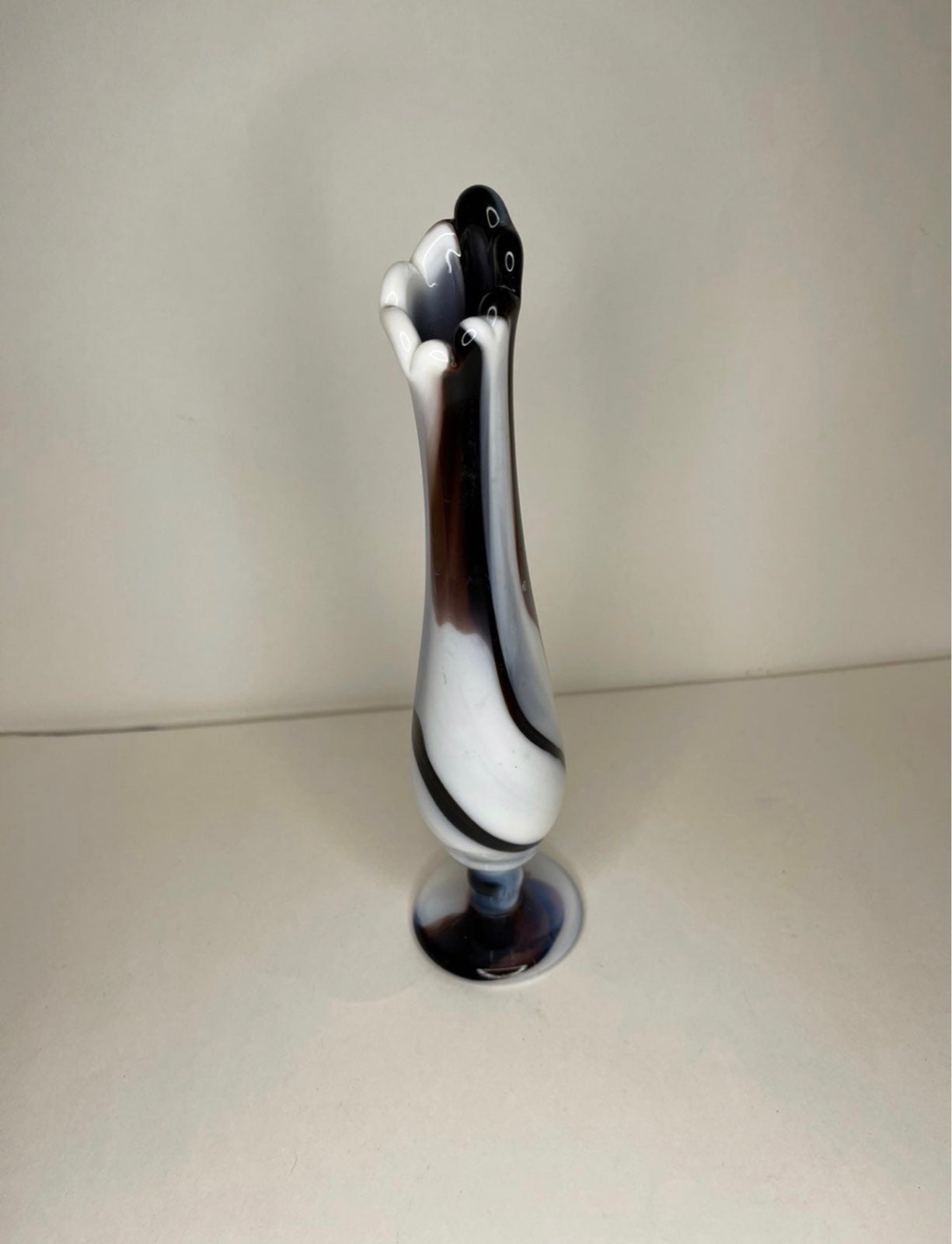 Vintage westmoreland purple slag glass stretch swung vase 10” tall with go