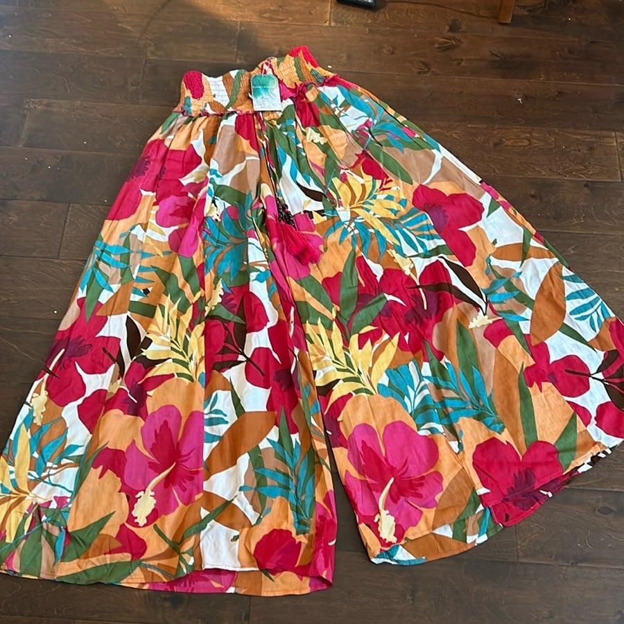 True Destinations Resort Wear Flare Pants Beach Coverup sz M New Floral Tropical