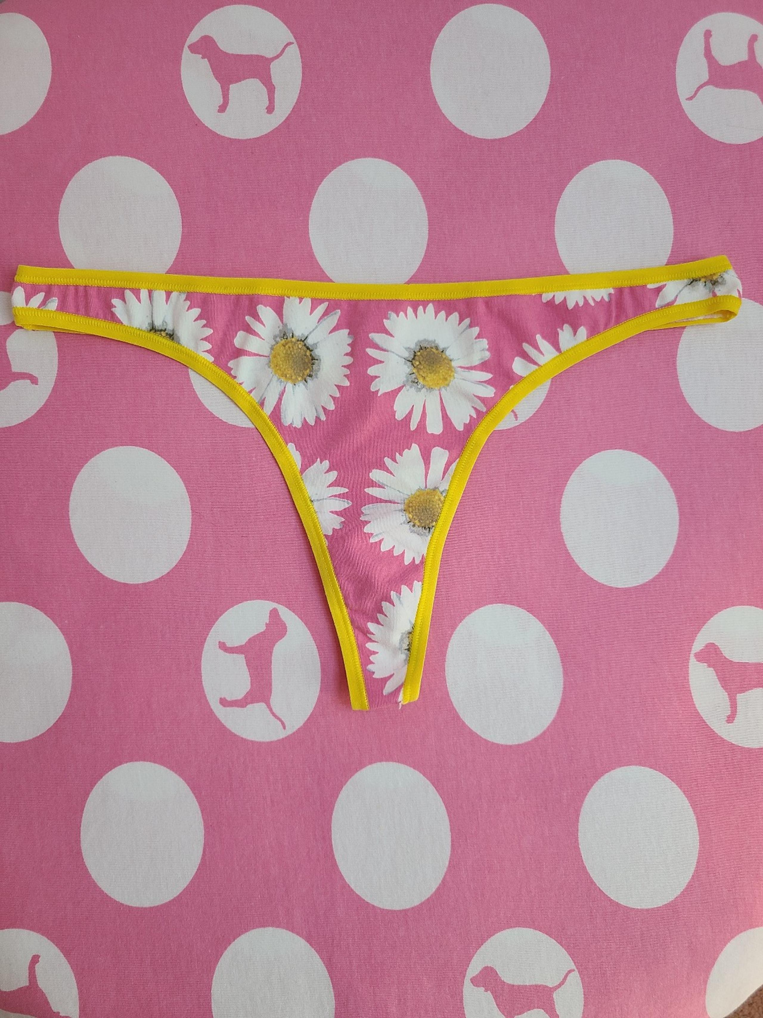 Rare VTG VS Low Rise Graphic Cotton Thong Panty Size M Daisies - PINK