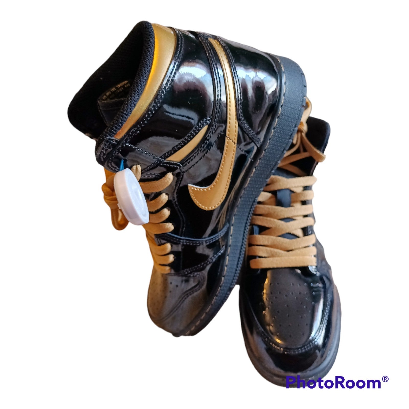 AIR JORDAN RETRO 1 HIGH shops OG METALLIC GOLD