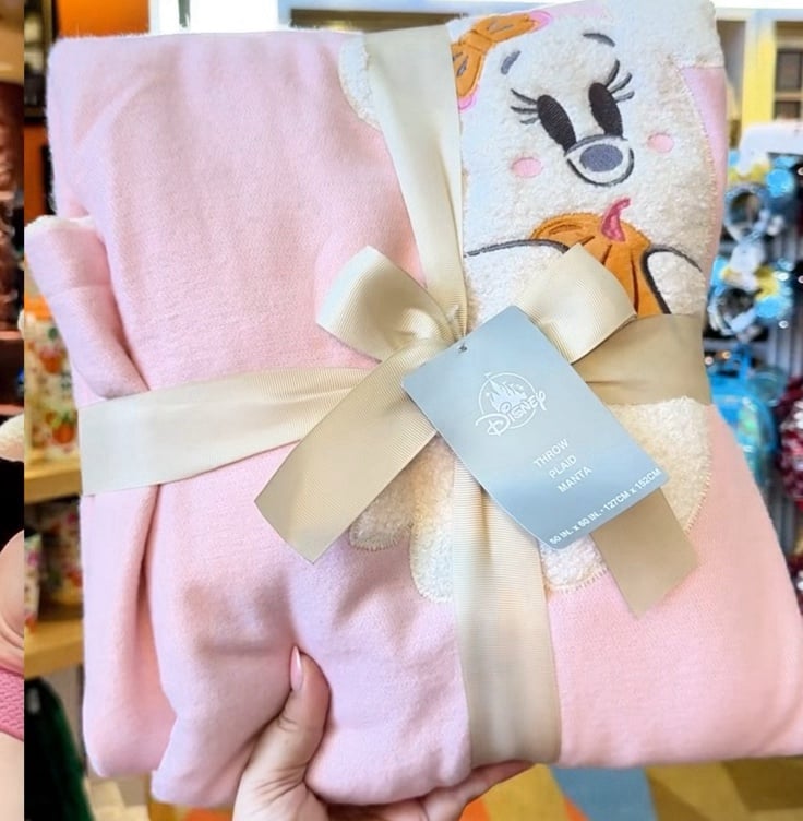 Disney Parks Disneyland Halloween 2025 Ghost Minnie Throw