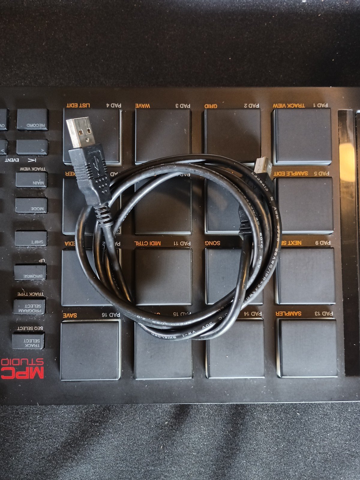 Akai Professional MPC Studio with MPC 2 Software CABLE KIT