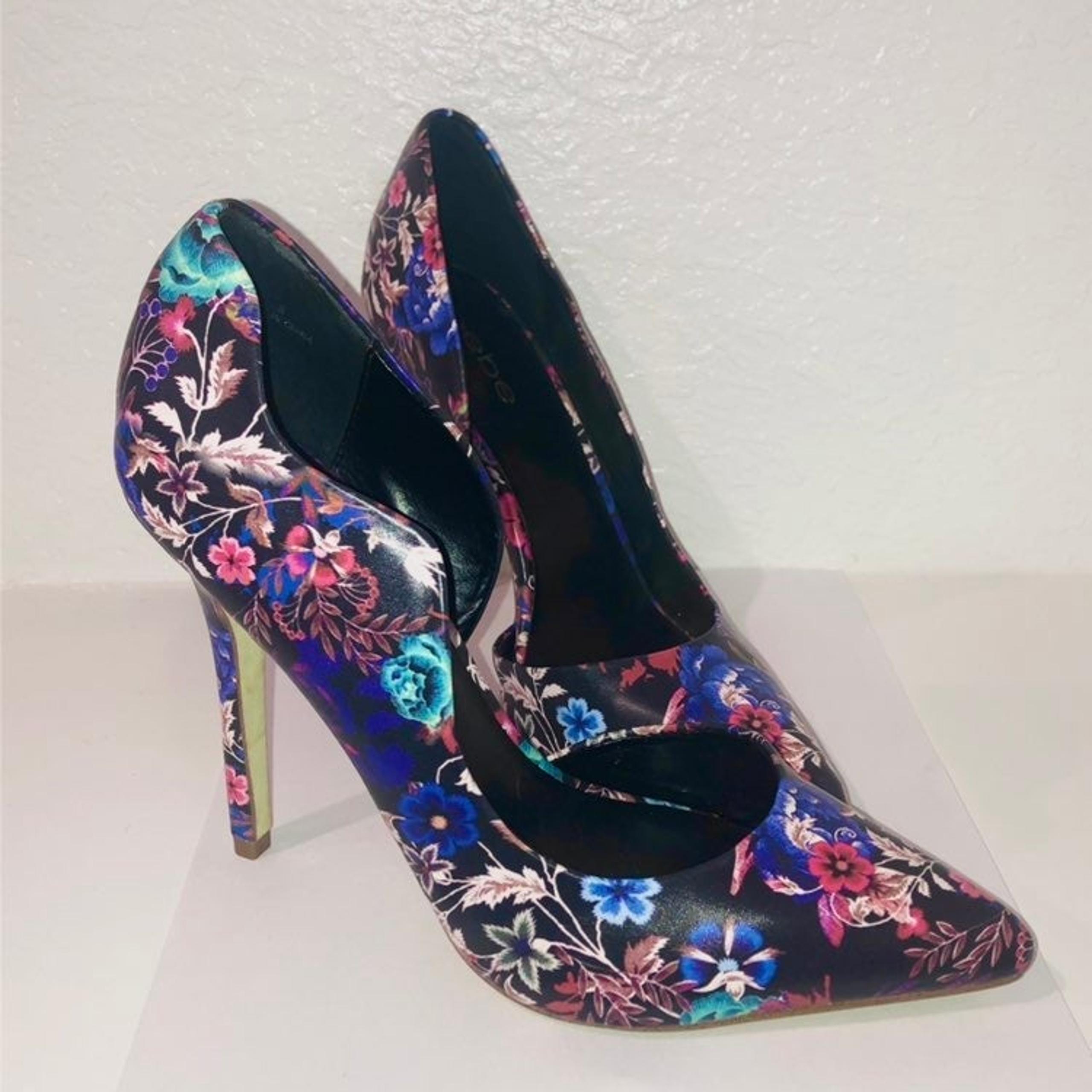 BEBE Floral Print Multicolor Heels