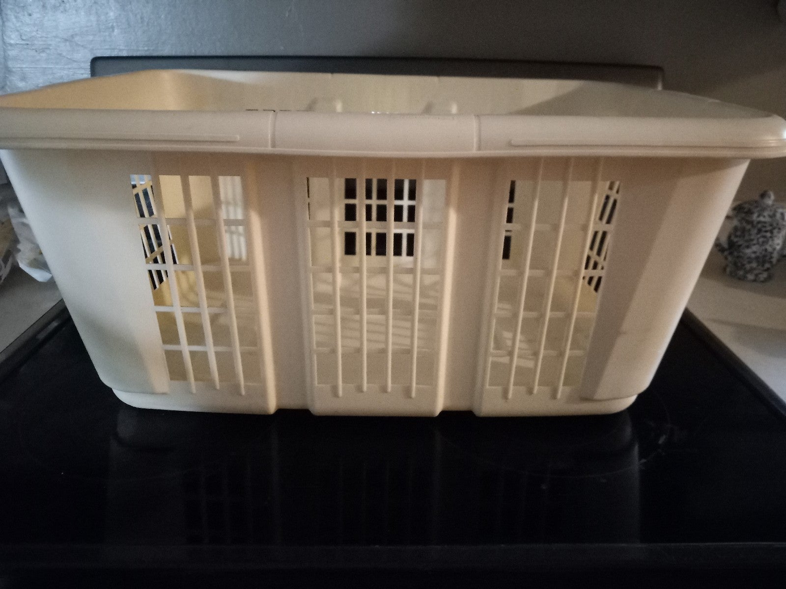vintage rubbermaid laundry basket