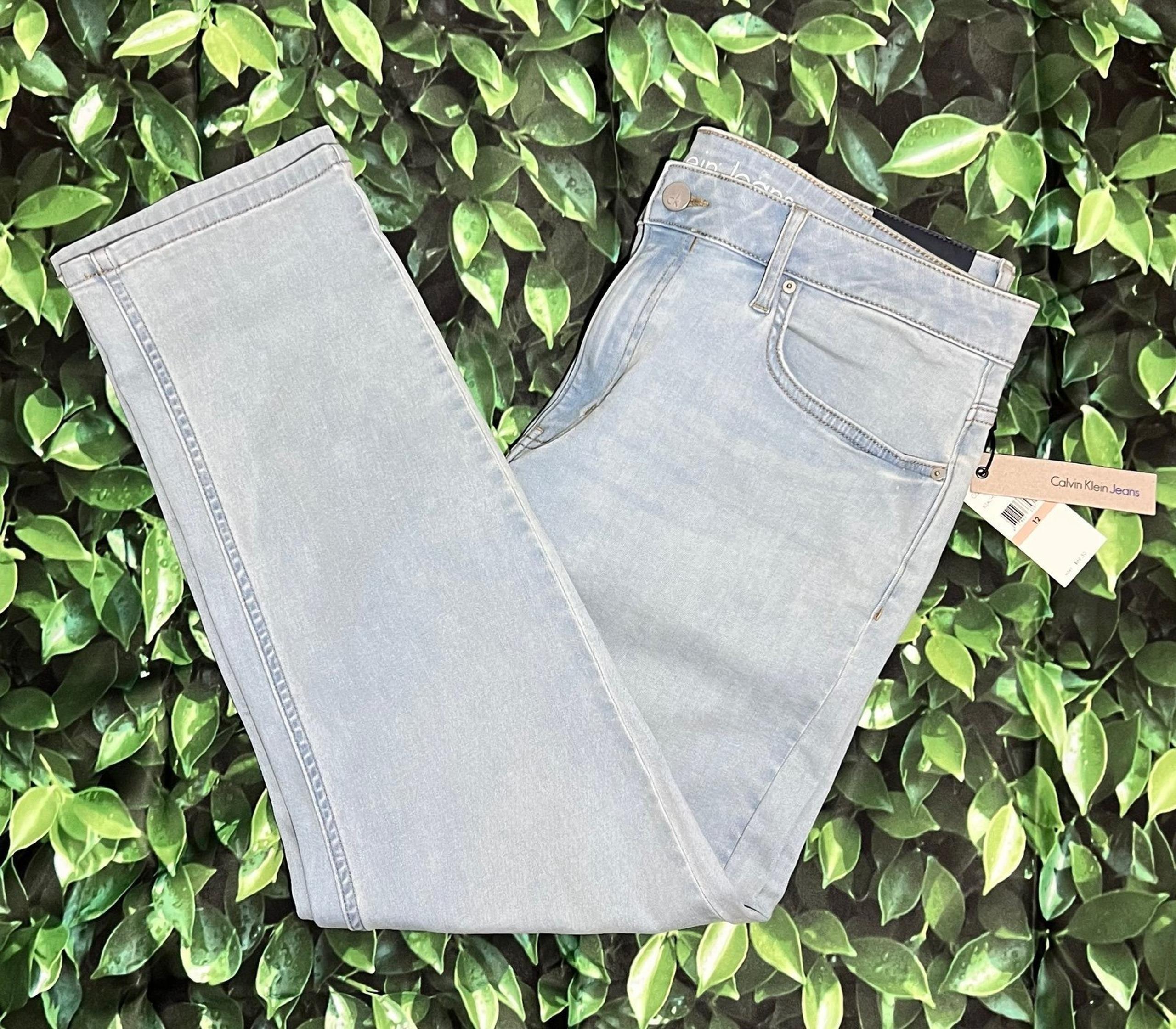 Calvin Klein Jeans Women’s Bleached Powder Slim Boyfriend Jeans Size 12