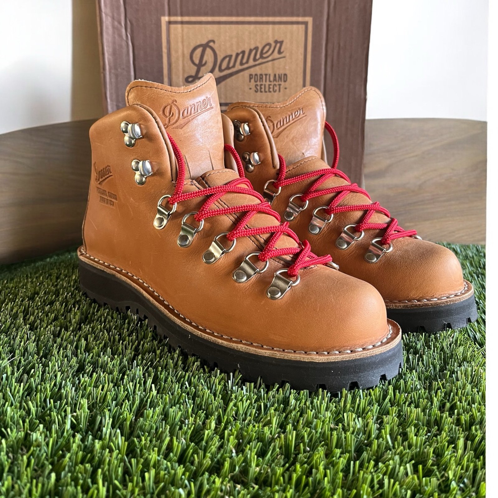 DANNER Mountain Light Hiking Boots for Women - NEW 7.5