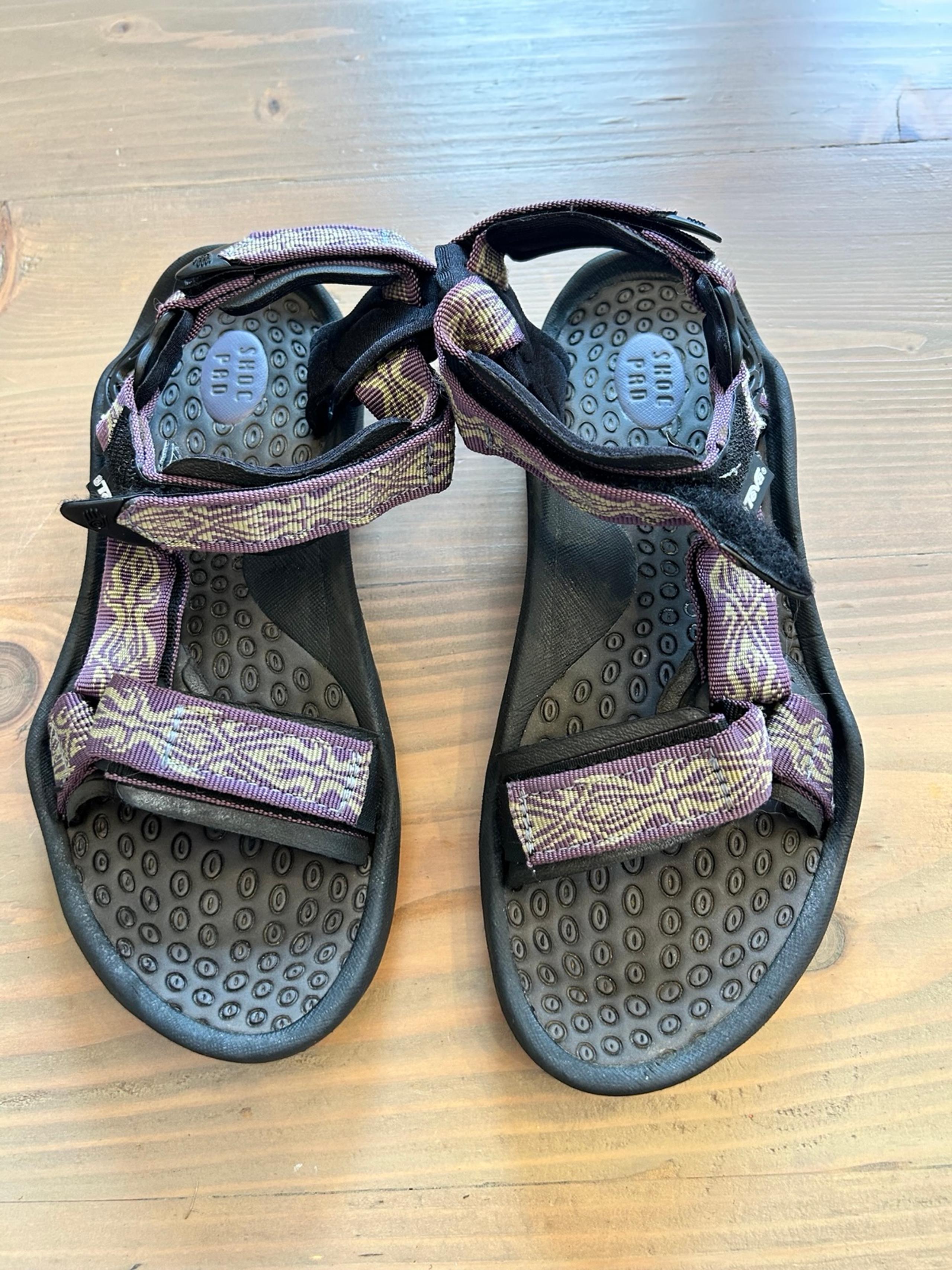 Teva sandals shoes size 7.5 womens strappy purple