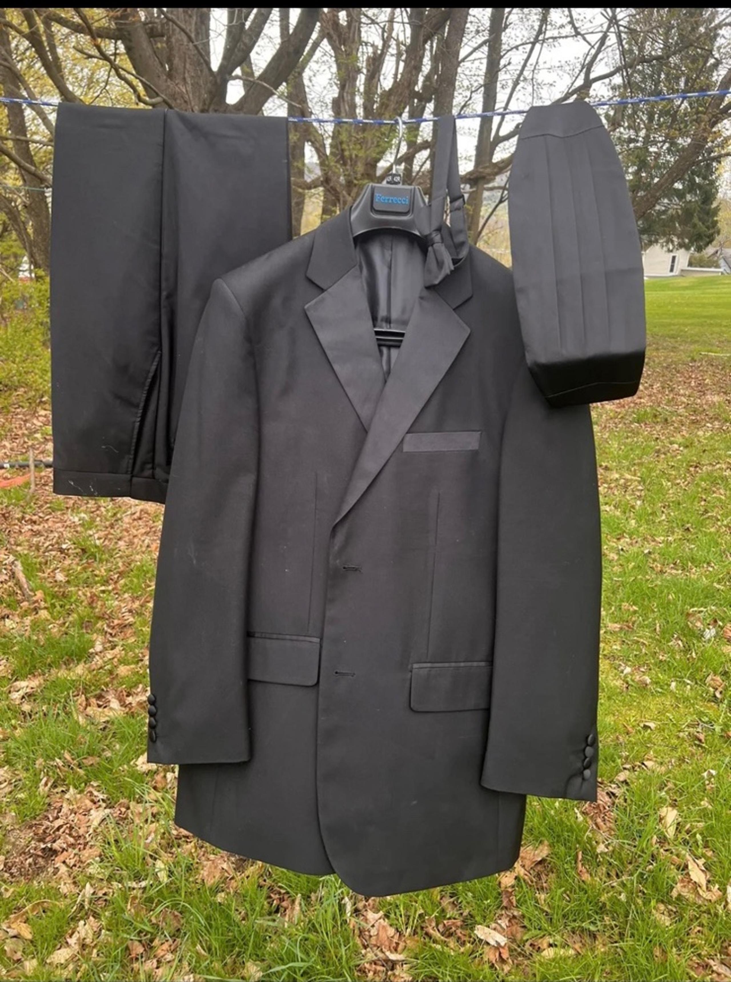 FERRECCI MEN'S  BLACK  4 PIECE TUXEDO SUIT SET w/ Sateen Lapel & Trim