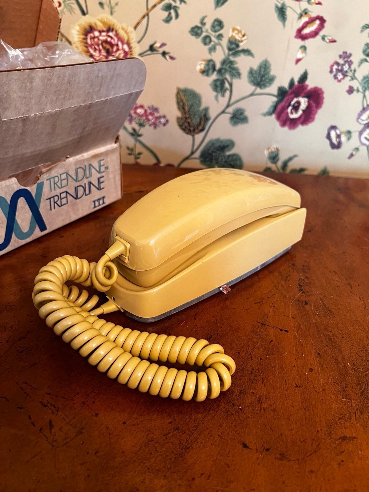 1982 Vintage ITT Retro Harvest Gold Rotary Dial Telephone NIB