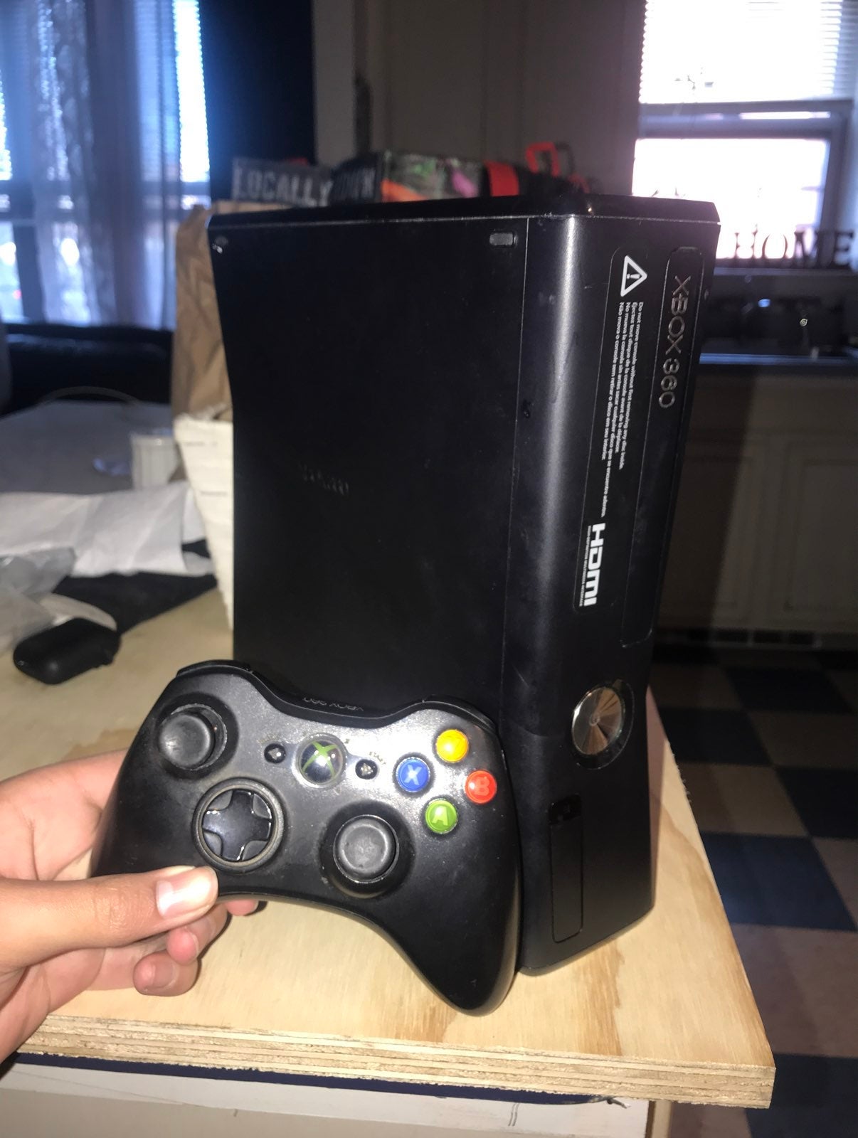 Xbox 360 with one controller