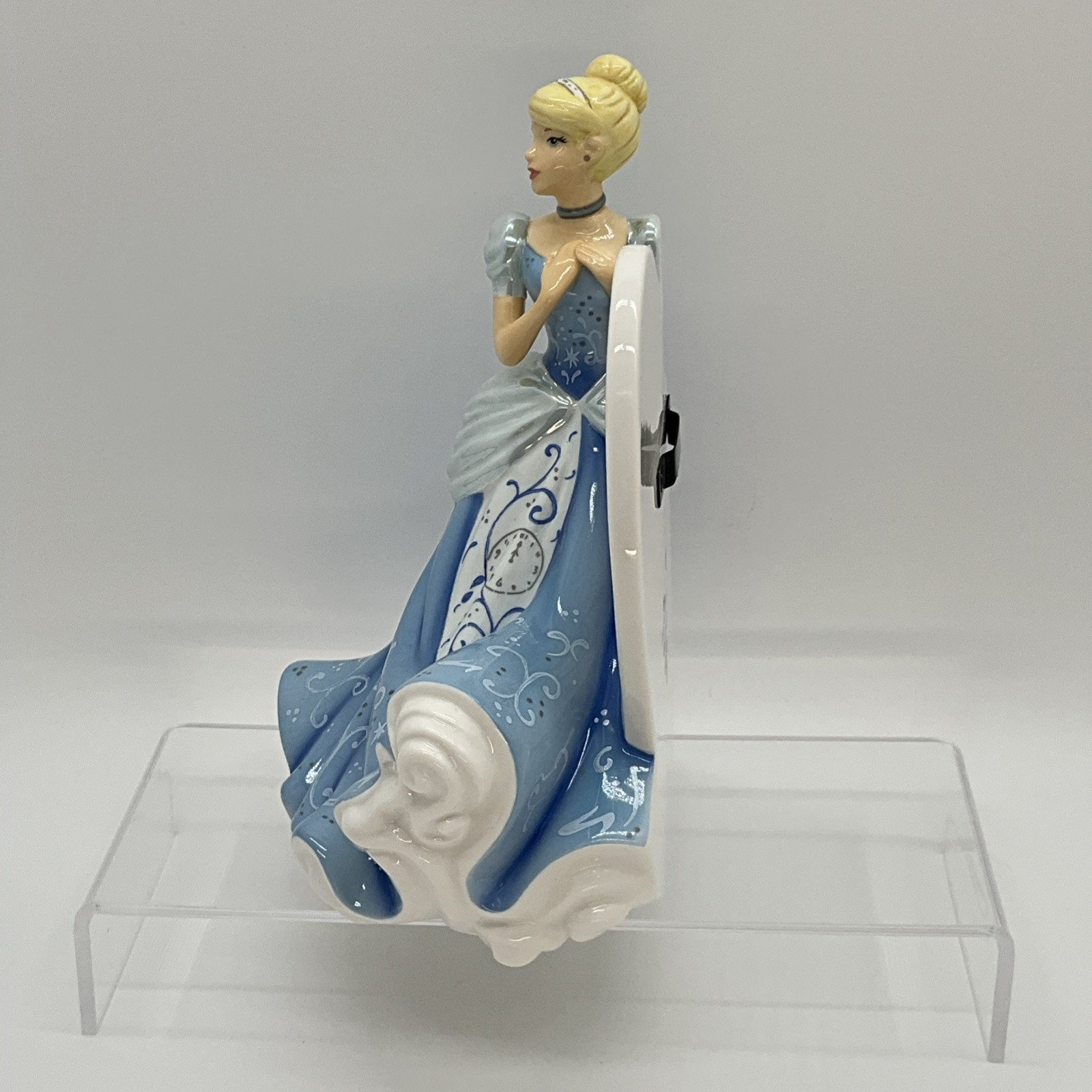 The English Ladies Co Disney Princess CINDERELLA Figurine . 7”x5.5”x4”.NIB