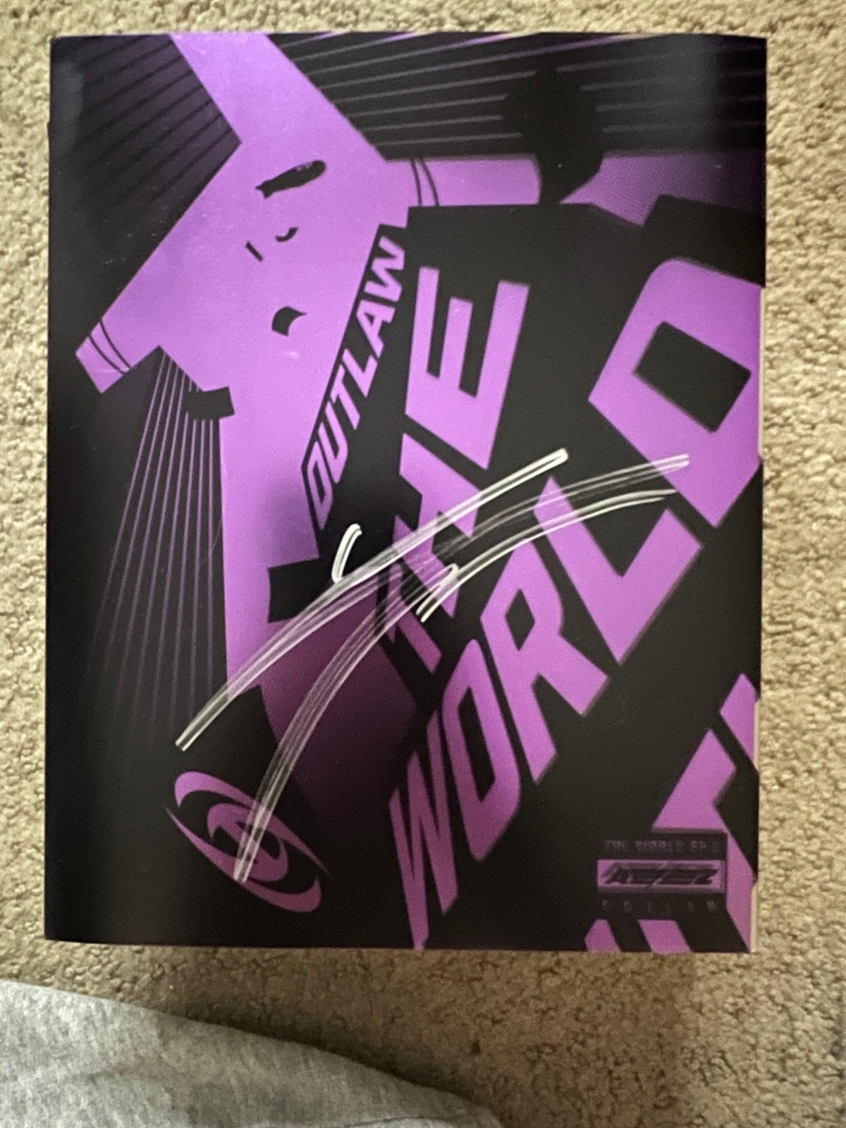 Yunho Ateez signed album