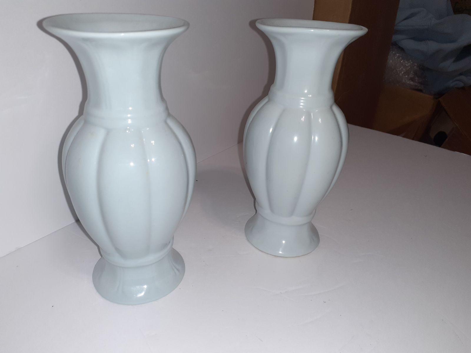 Set of 2 6 3/4 in tall vintage vases