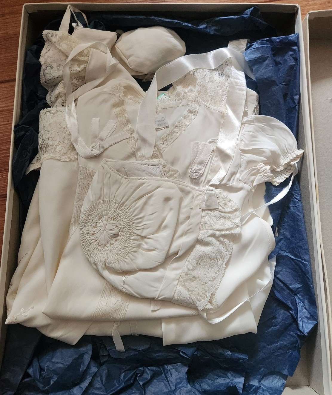 VINTAGE DACRON ORGANZA CHRISTENING SET 6 PIECES, WHITE
