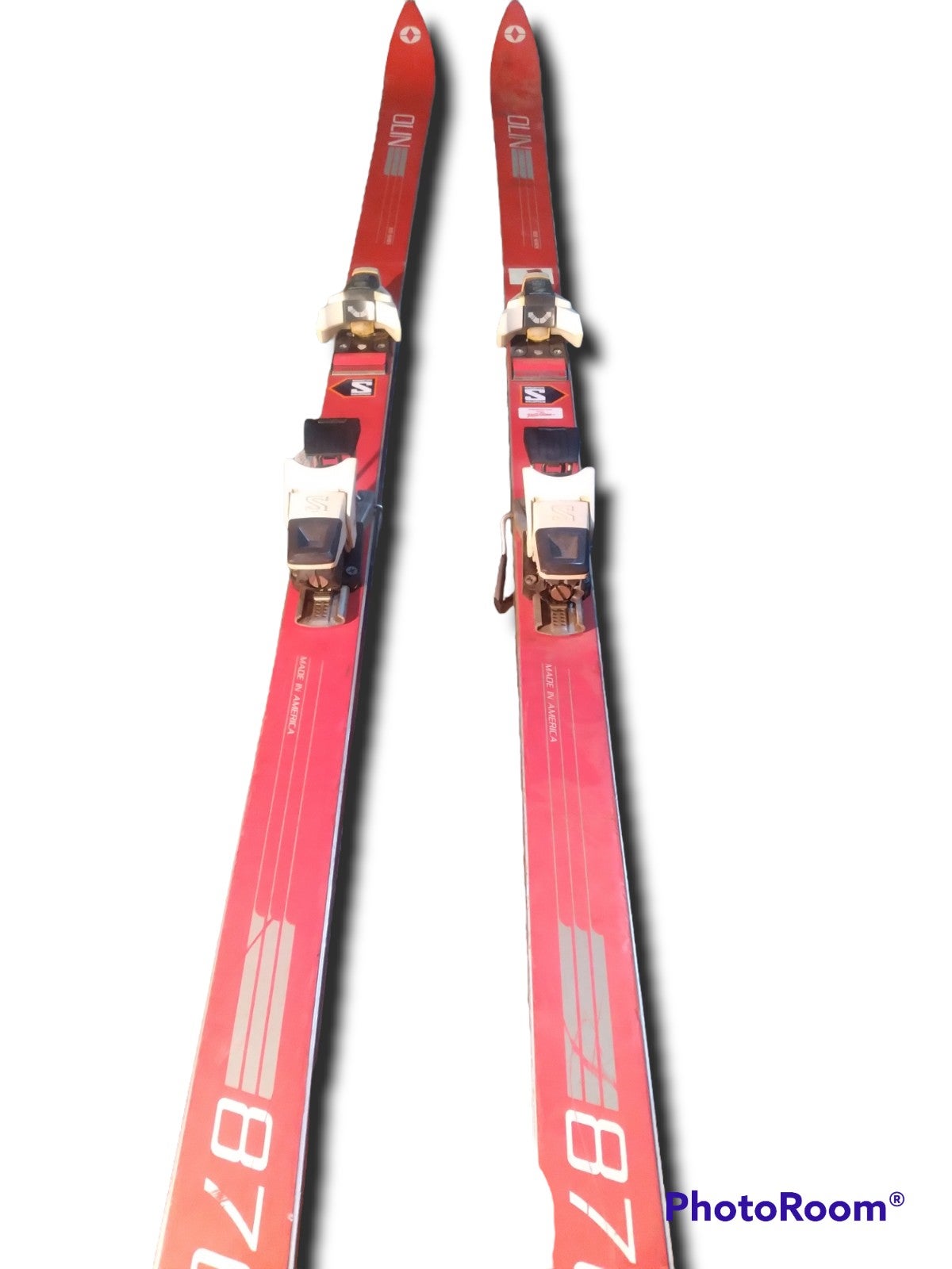 Olin skis with poles