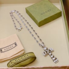 Cross fashion necklace