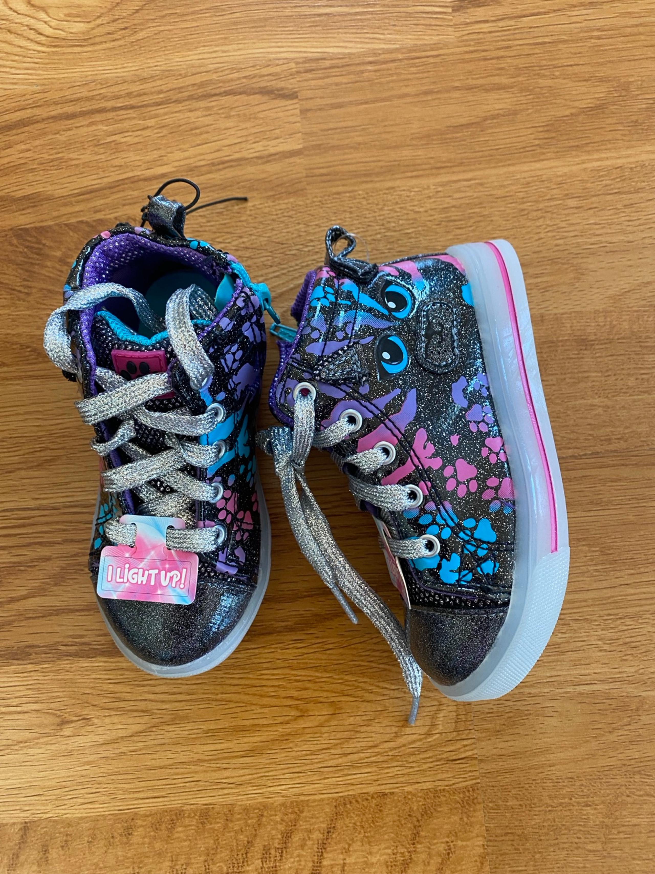New girls Athletic Sz 9 shoes light up kitty