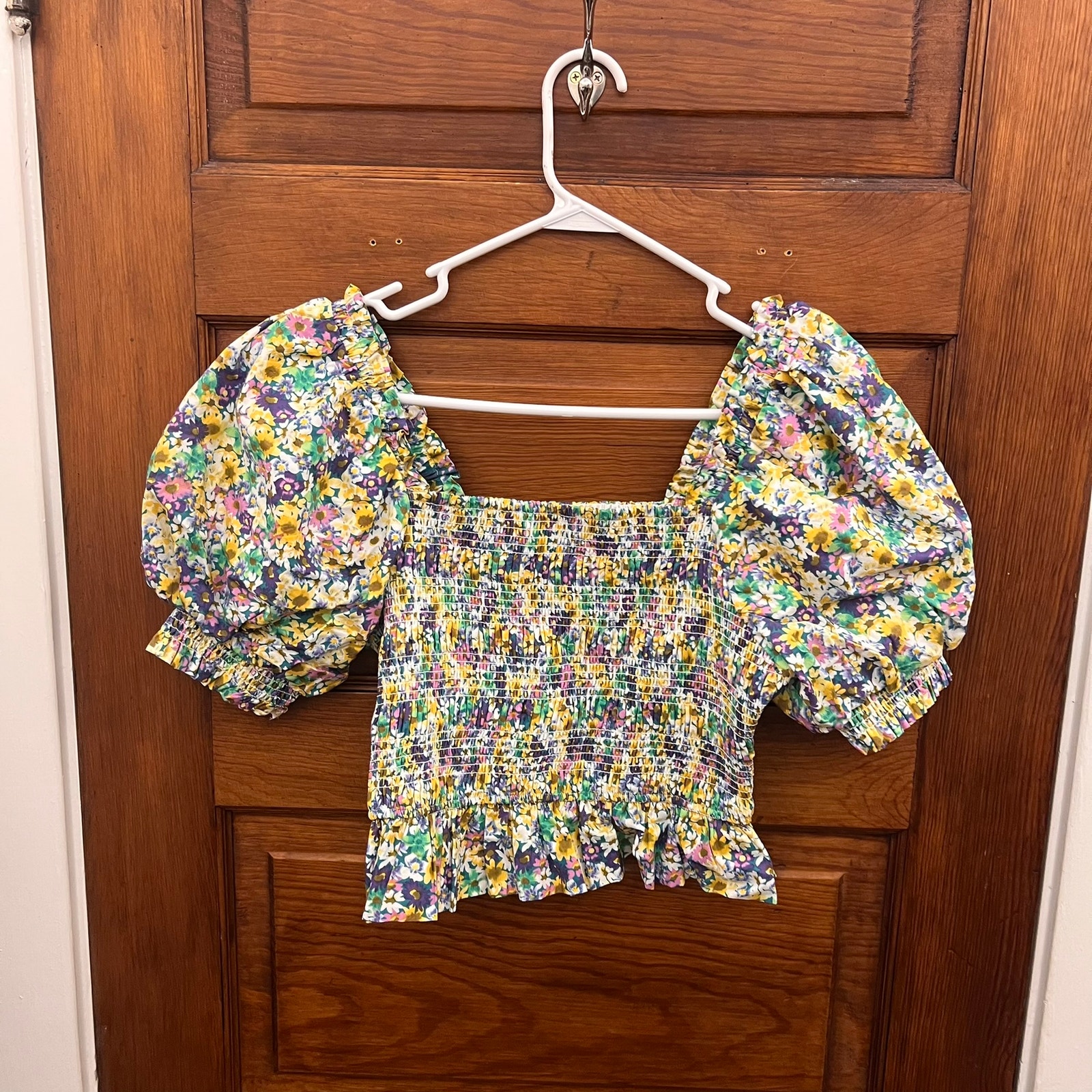 Endless Rose Floral Print Puff Sleeve Smocked Top size XS NWOT's Green Blue