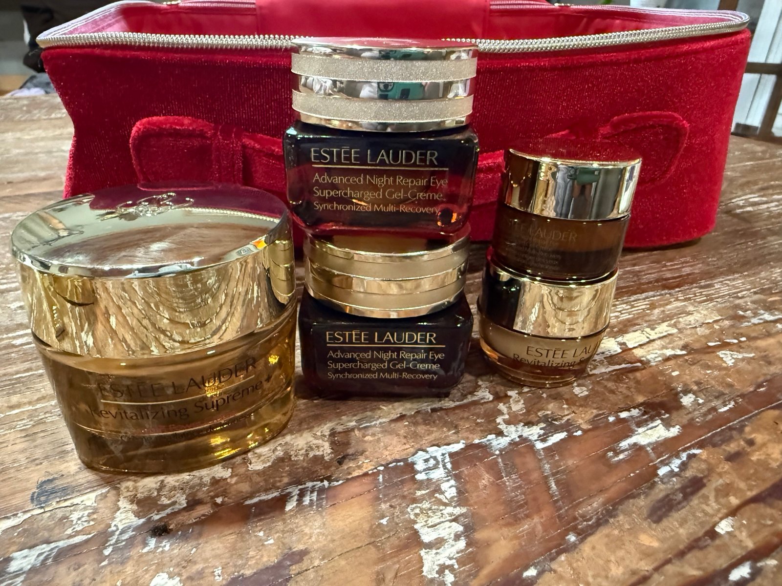 Estée Lauder Set of Revitalizing Supreme Crème and Advanced Night Repair Eye Cre