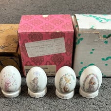 Precious Moments 1991 1992 1993 1994 Easter Egg on Stand Retired