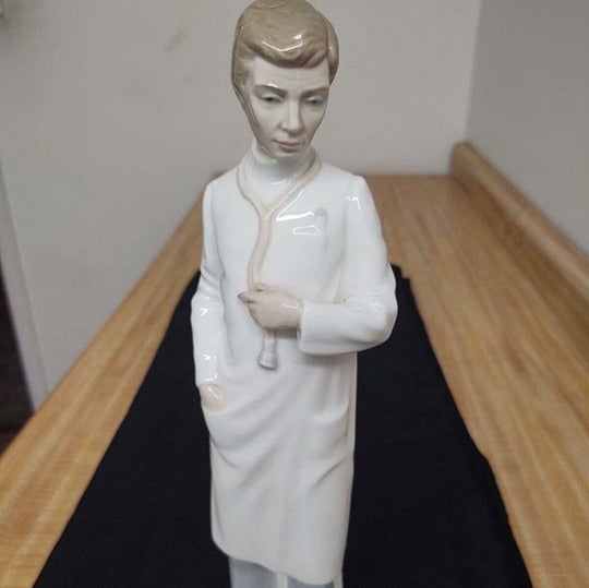 NAO by LLADRO DOCTOR With STETHOSCOPE 13.5 (v0723J)