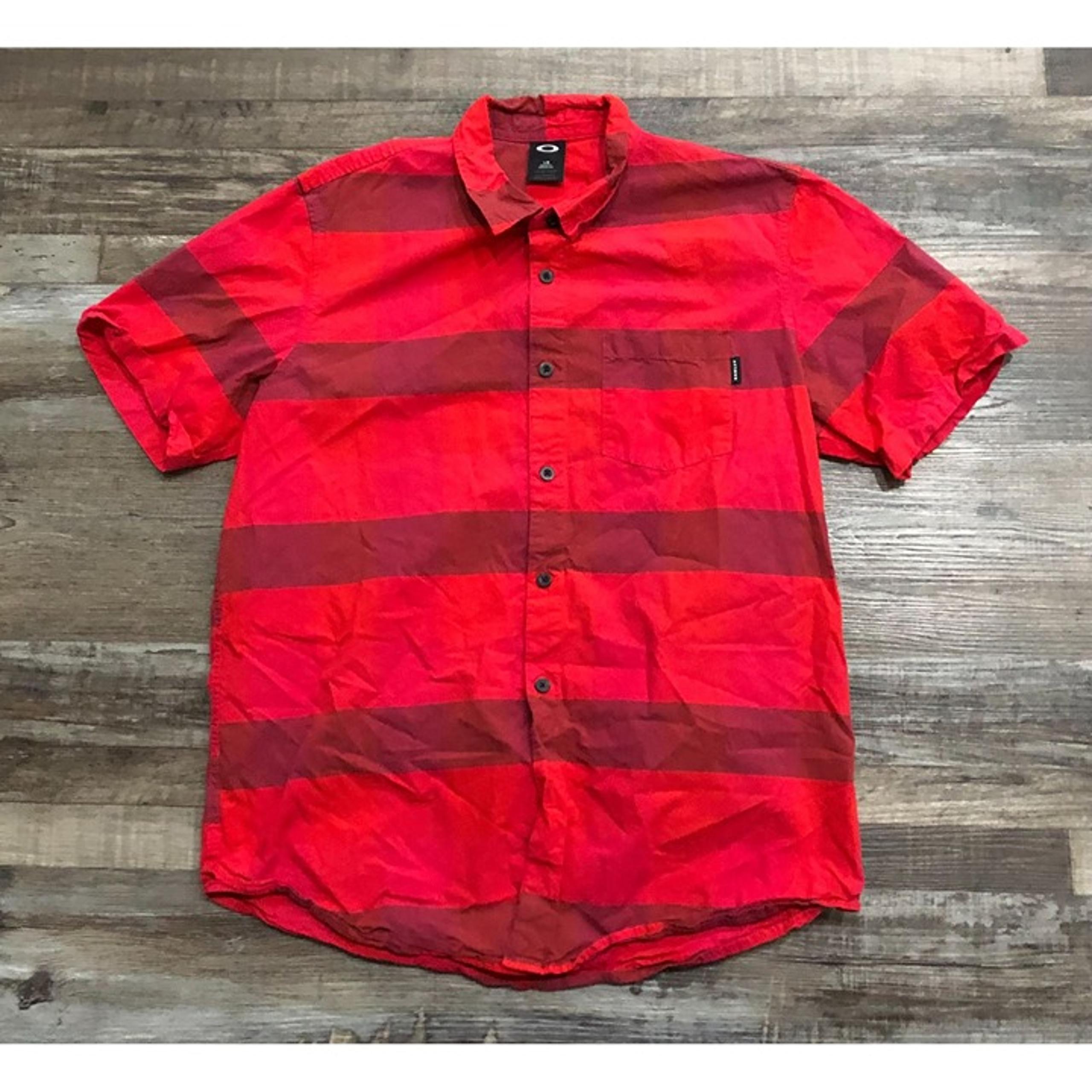 Oakley Mens Large Red Striped Short Sleeve Button Down Shirt