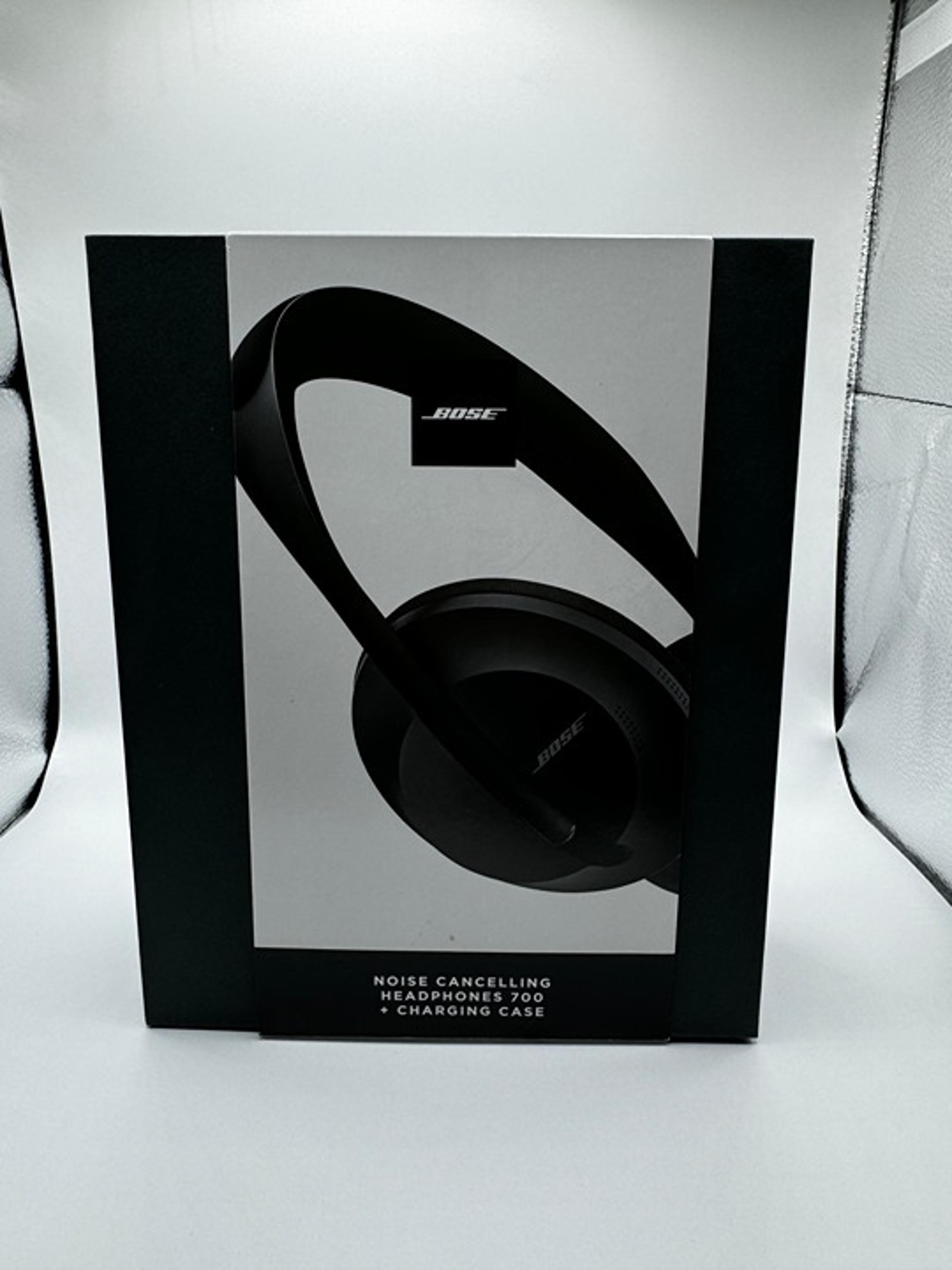 Bose Headphones 700, Noise Cancelling Bluetooth Over-Ear Wireless Headphones wit