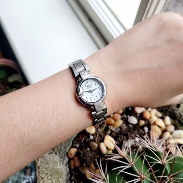 Vintage Nexus Quartz Silver Classic Roman Numerals Watch