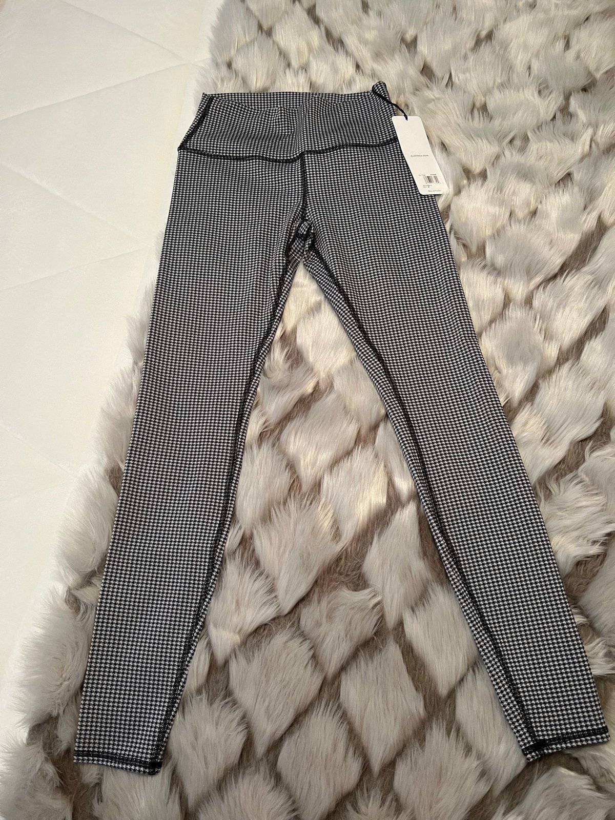 NWT Alo Checkerrd Leggings