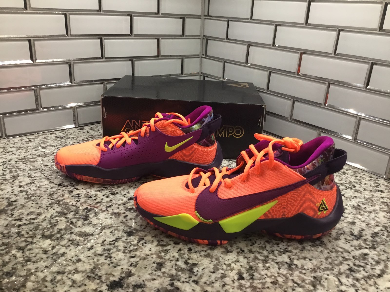 NIKE FREAK 2 (GS) SHOE GRADE SCHOOL SIZE 6Y GIANNIS ANTETOKOUNMPO