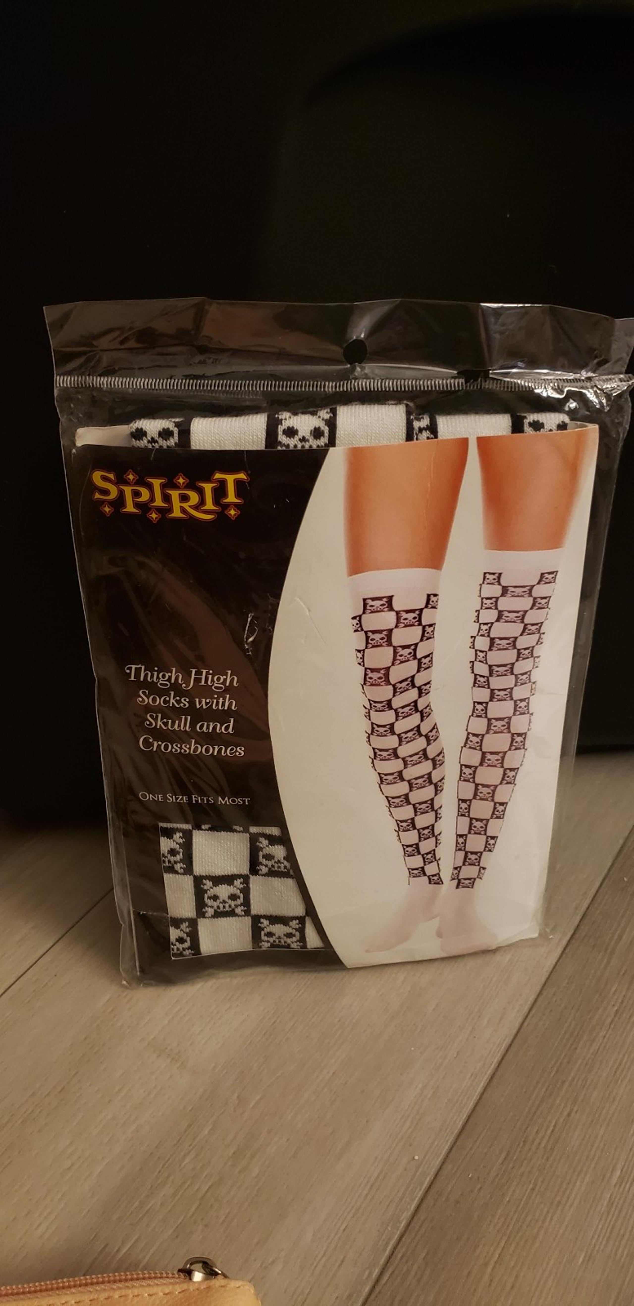 Skull and crossbone thigh high socks checker