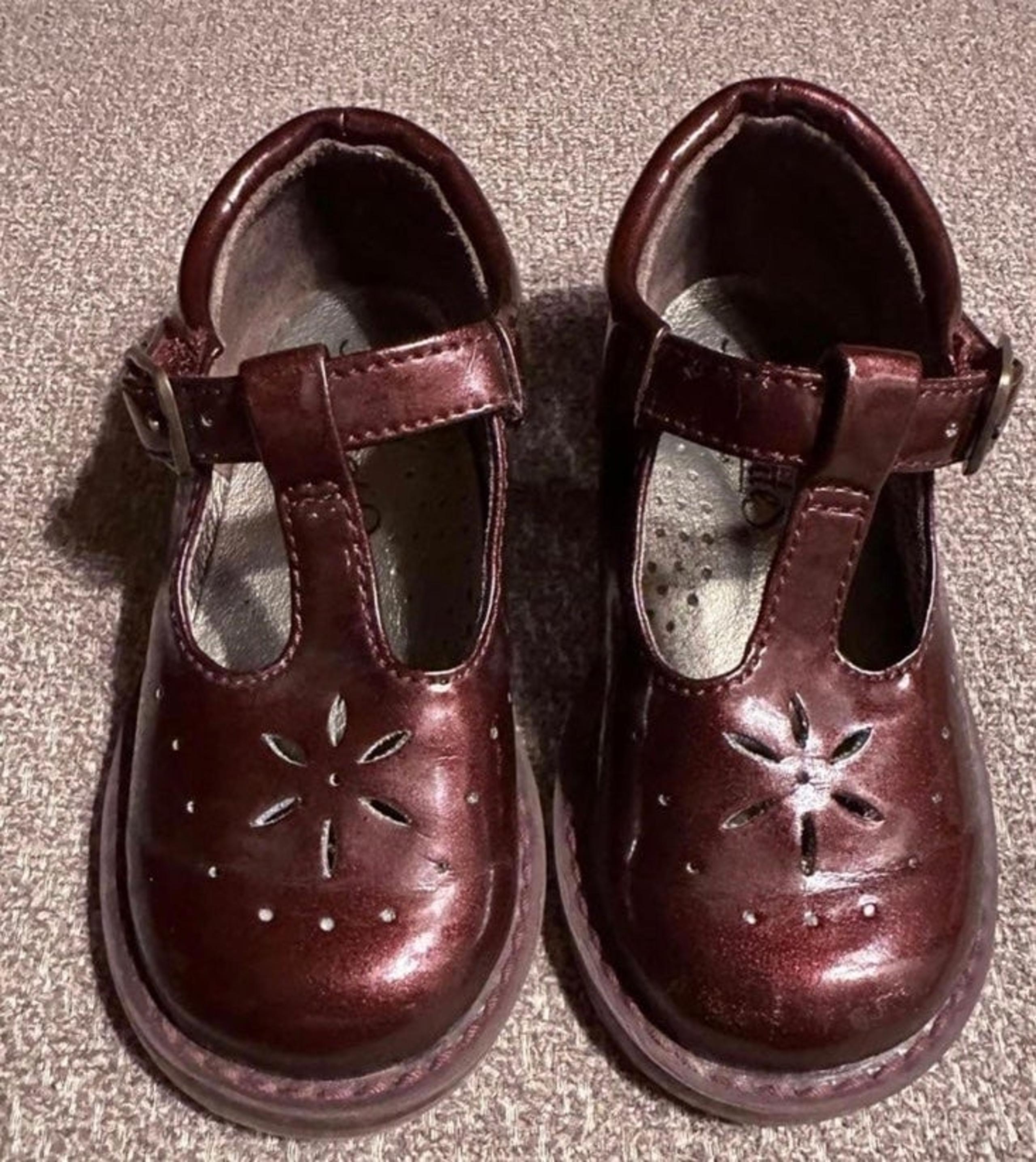 toddler girls size 8 FOOTMATES t-strap leather shoes