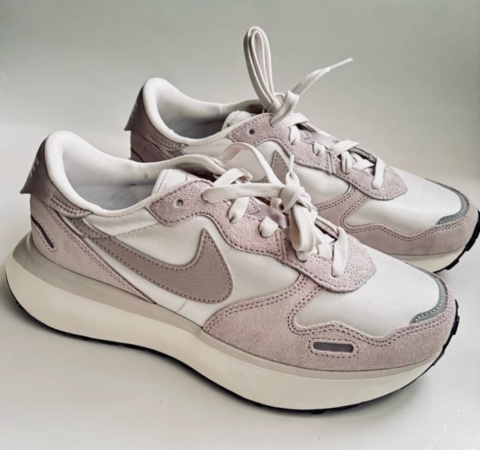 Nike Phoenix Waffle Knit Athletic White and Pink Sneaker Size 8.5 New