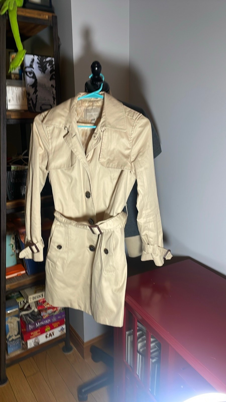 Banana Republic tan trench -excellent used condition, looks new, no stains or te
