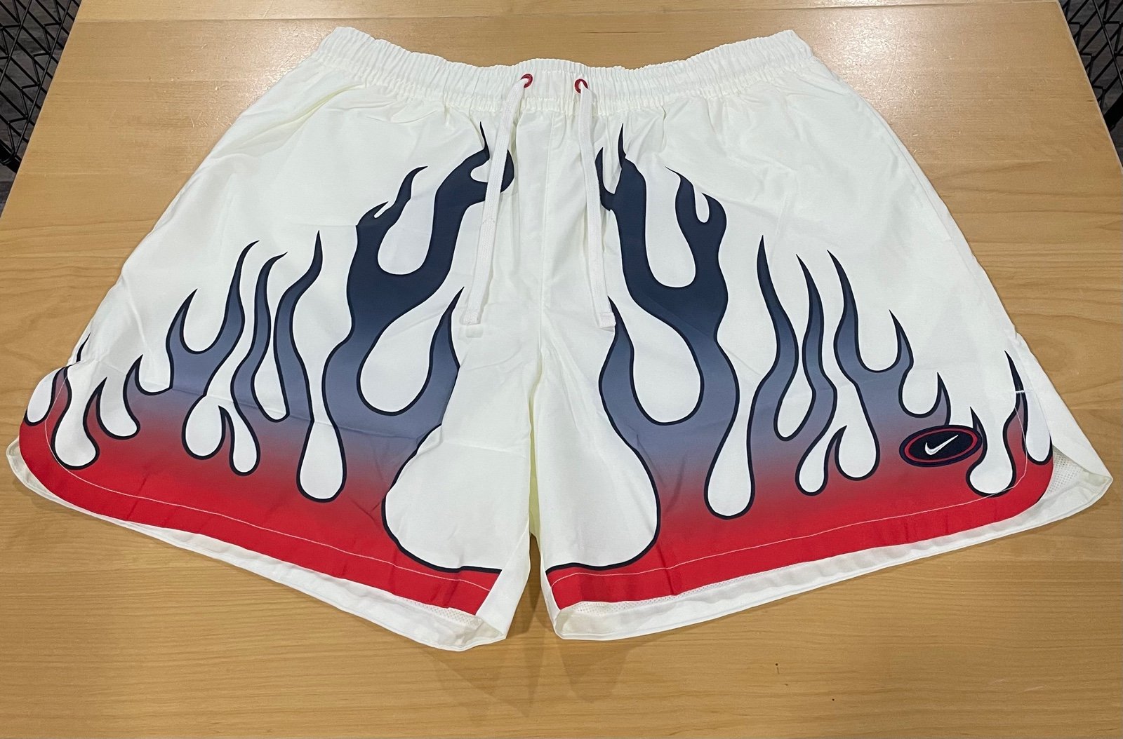 Nike Men Sz. Small Sportwear NSW Woven Flow Americana Shorts Flames DV9628-133