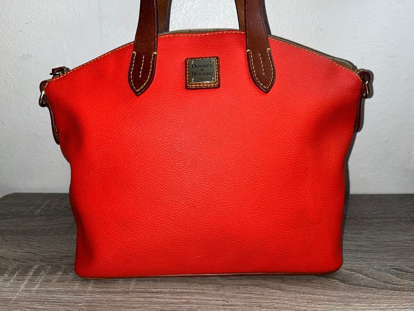 DOONEY & BOURKE Orange Handbag Preowned Zipper Satchel Purse