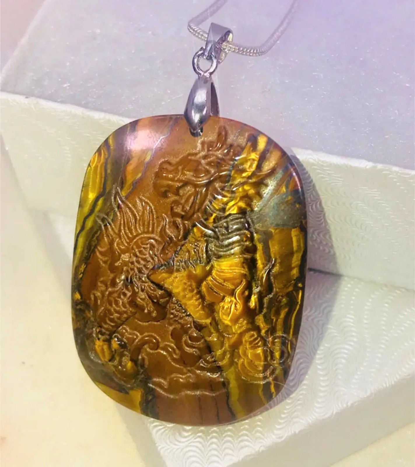 ISLE DRAGON LORE! STUNNING TIGER’S EYE CARVED DRAGON NECKLACE NEW!