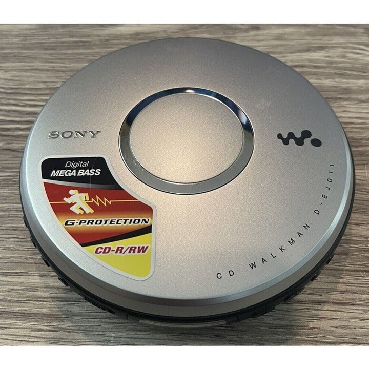 Sony CD Walkman D-EJ011 Silver Personal Mega Bass G-Protection CD Player