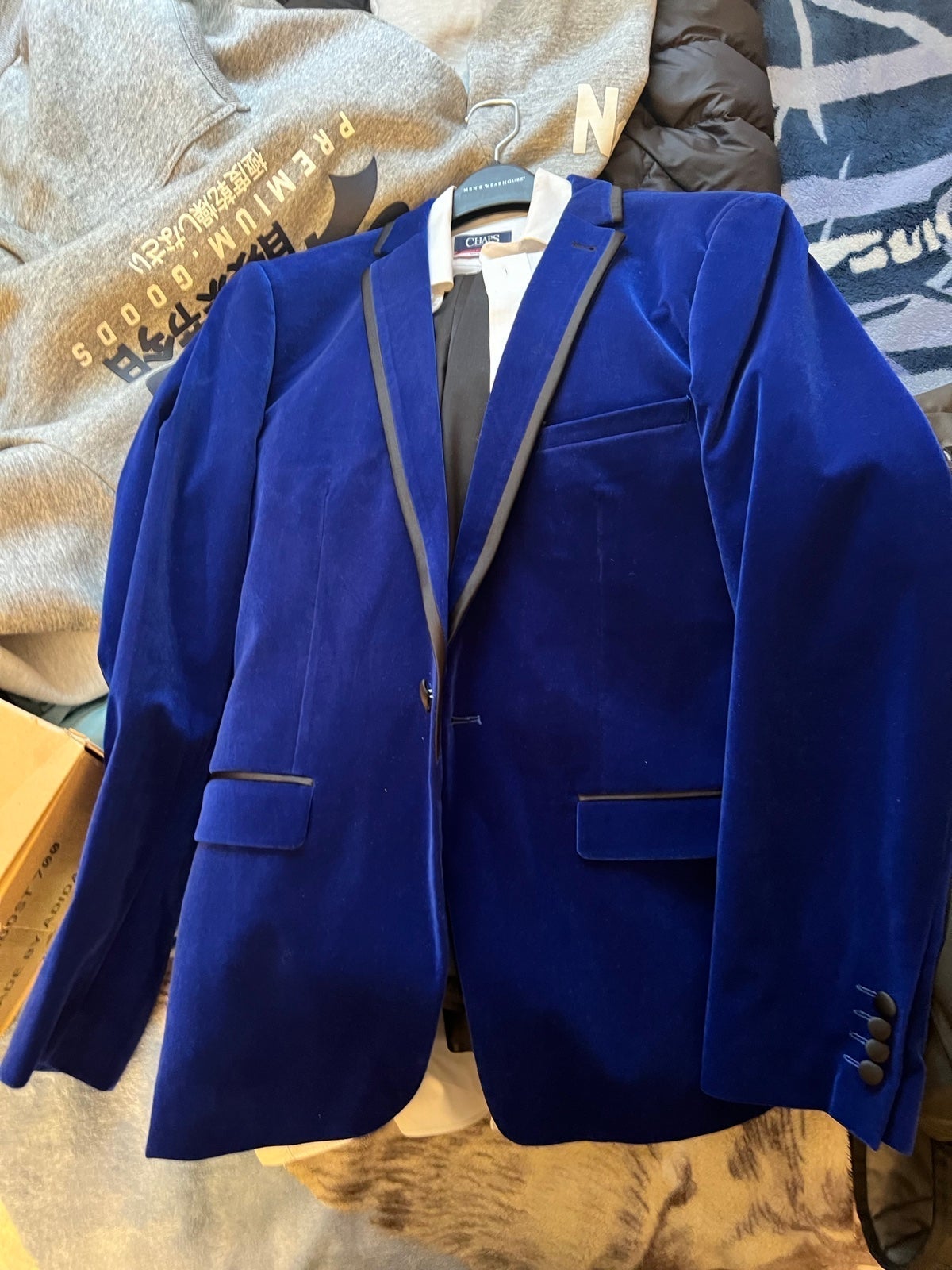 Royal blue velvet prom suit