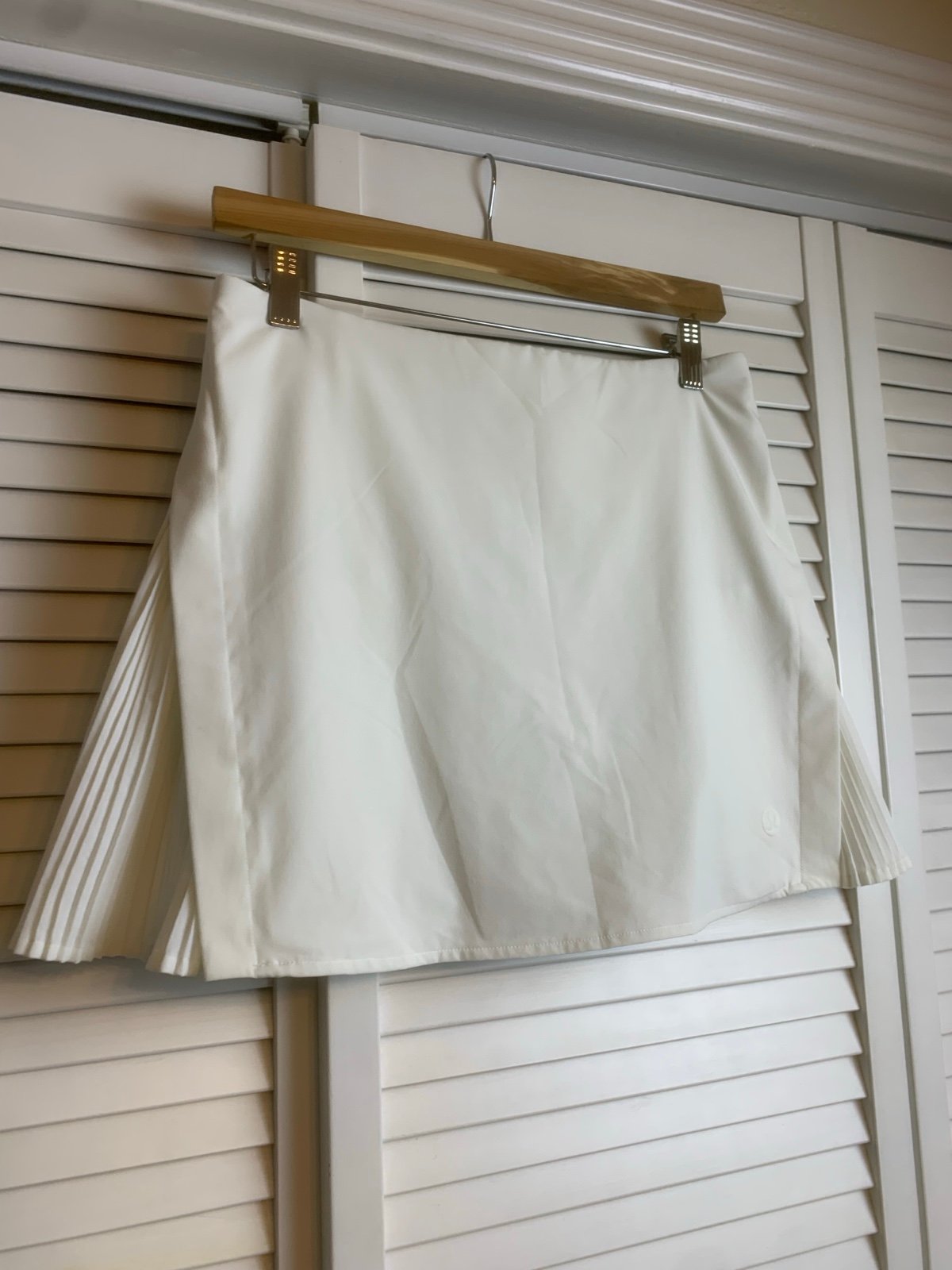 Lululemon white skort size 6