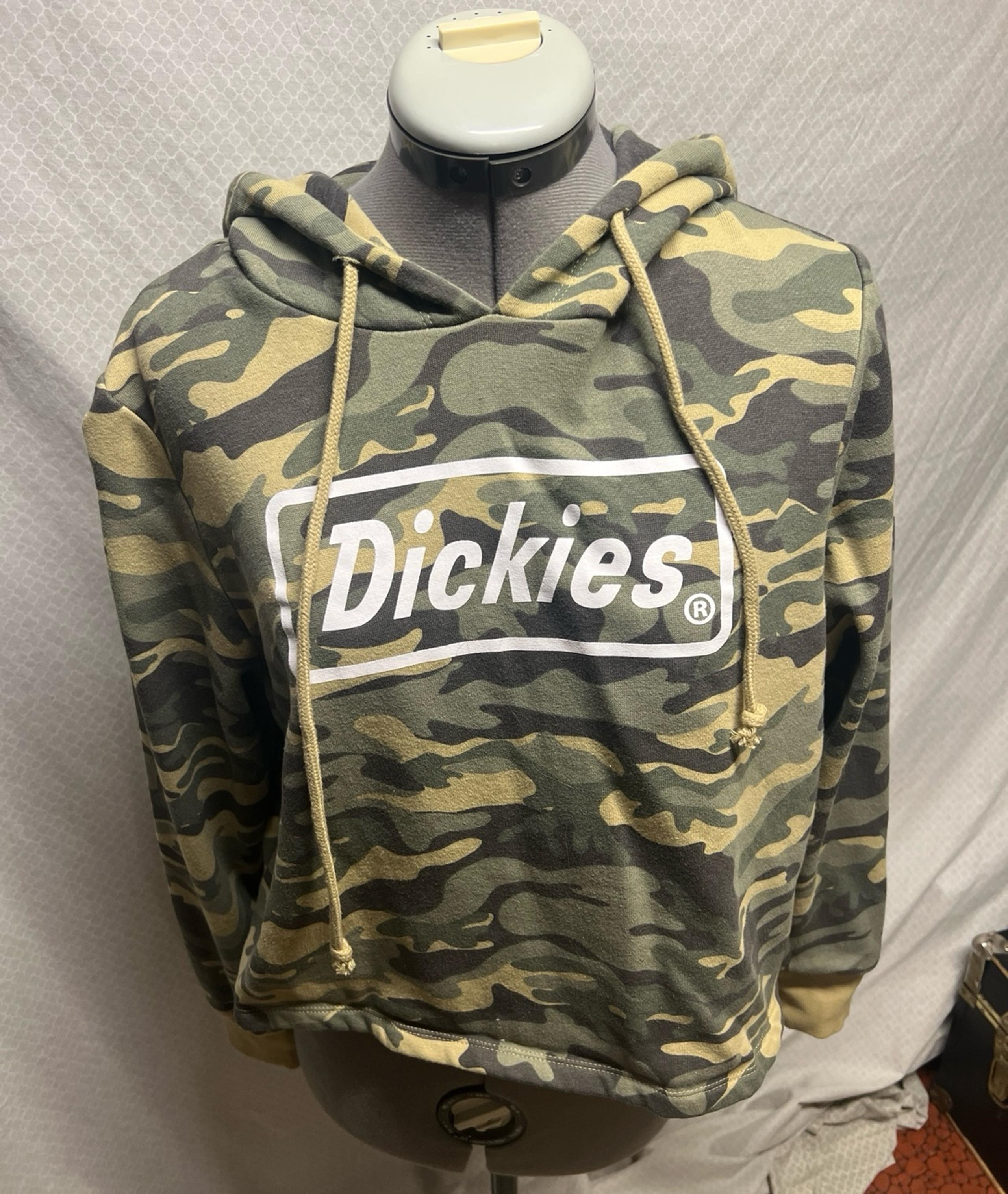 Cropped Dickies camo hoodie