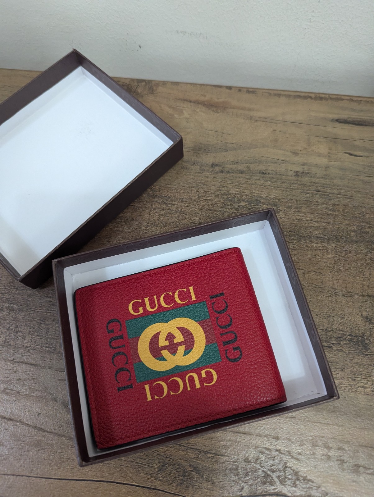 Gucci Wallet Red w/ Box Excellent Condition