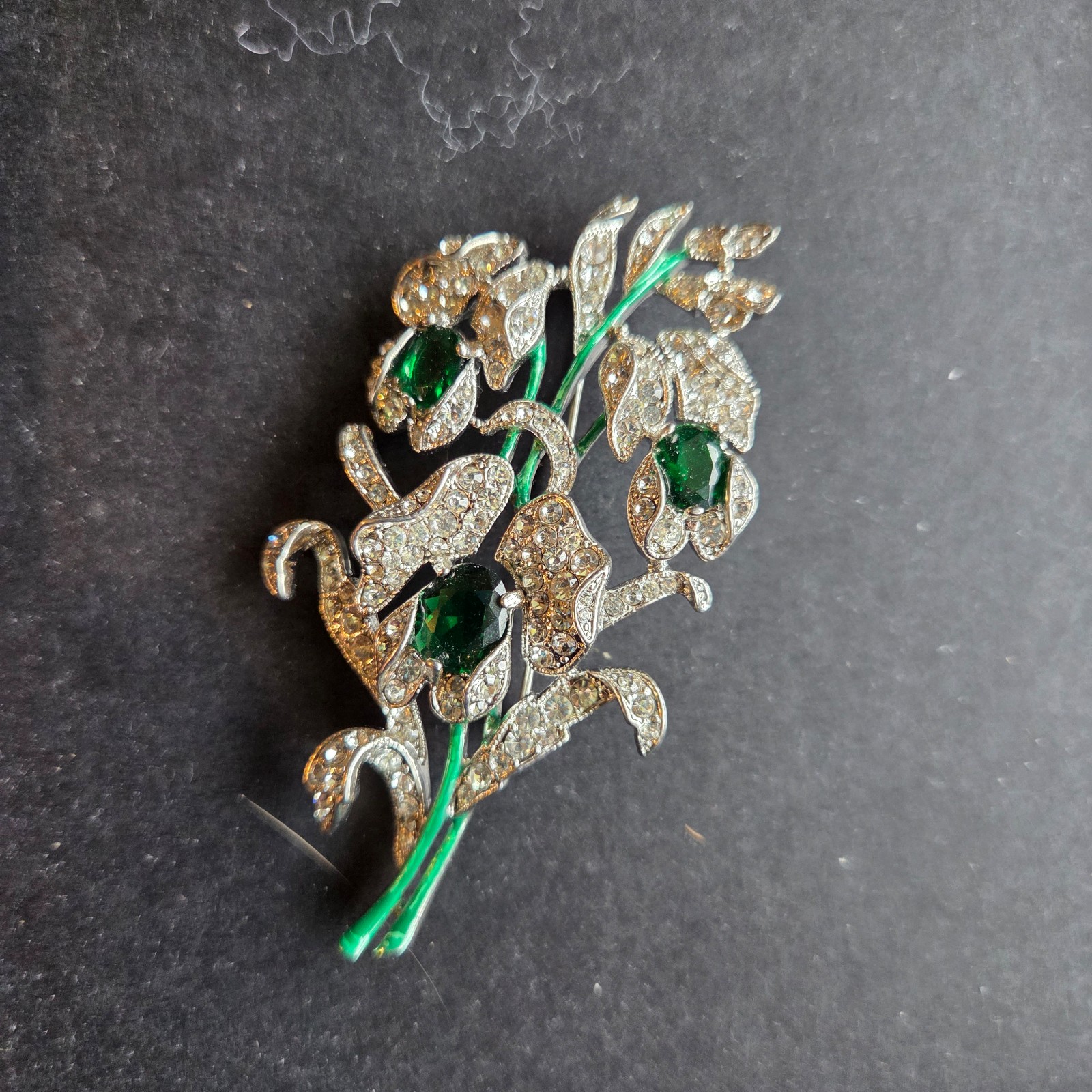 Trifari brooch flower Green enamel vintage 1940s