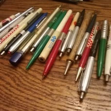 40 vintage ink pens.