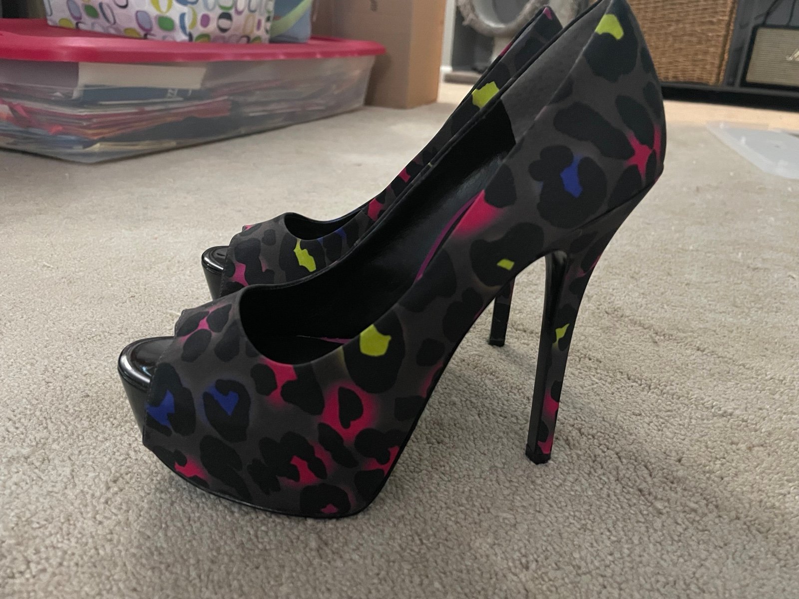New in box Nine West Cheetah Print Multicolor Platform Heels