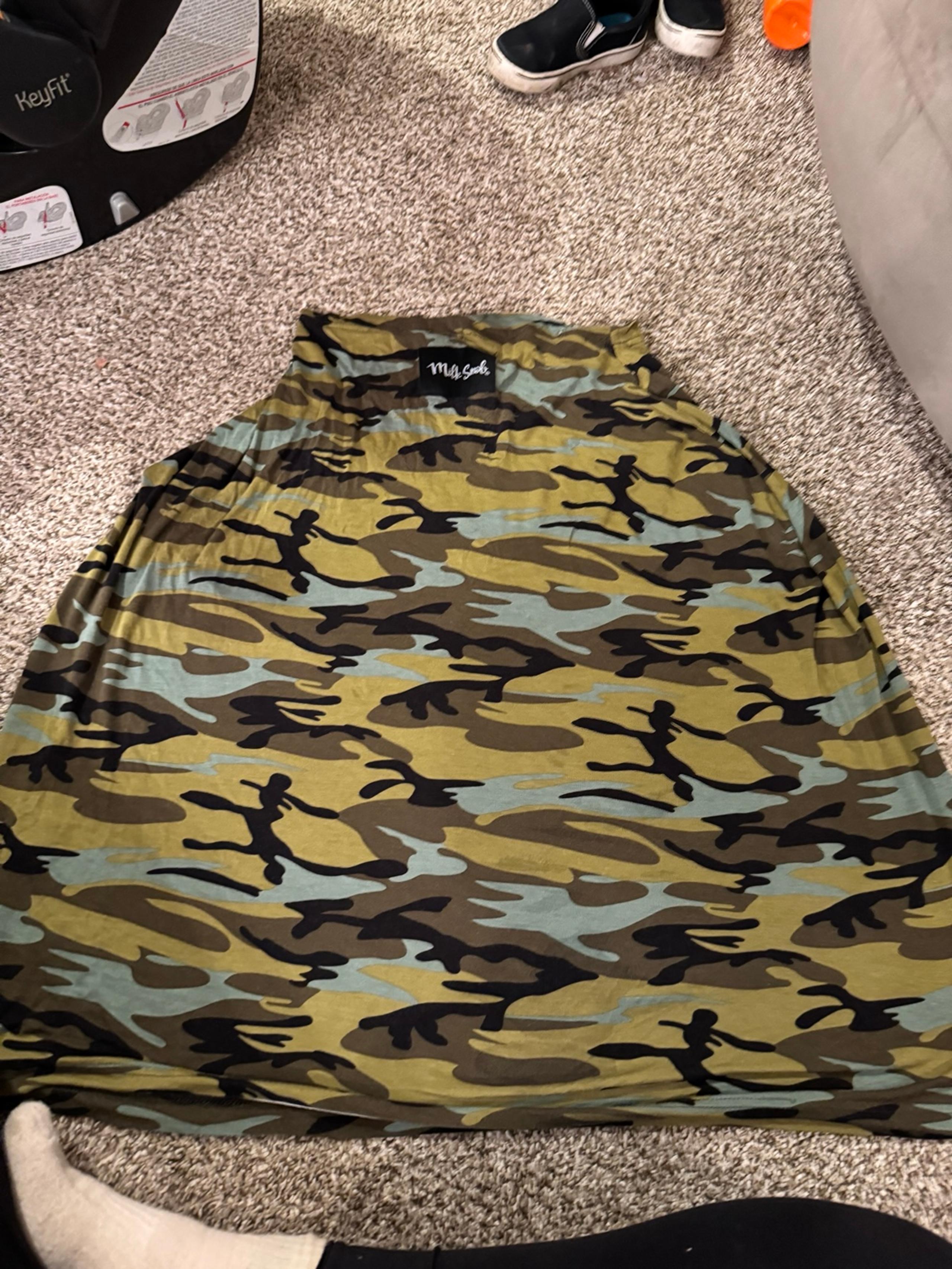 Camp milk snob car seat / breastfeeding cover
