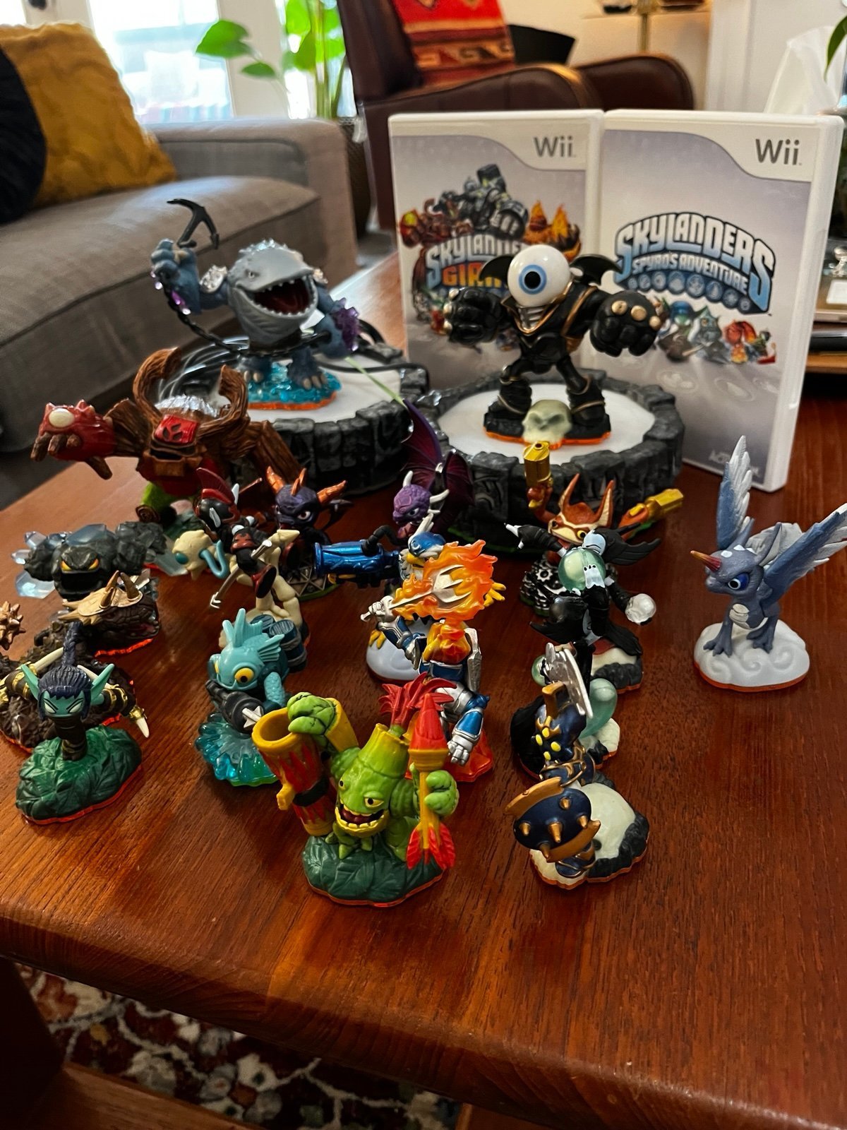 Skylander Amiibo figures with two portals and two games